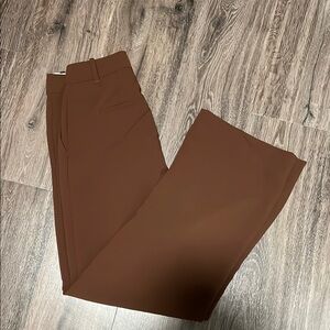Aritzia effortless pant in brown (size 4s)